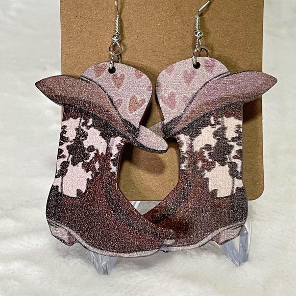 Cute western boot/hat wooden earrings. - Picture 3 of 4